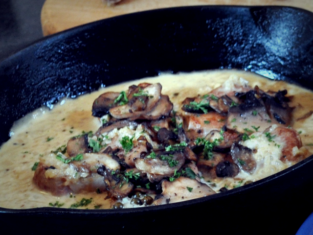 Porc avec sauce crème aux champignons