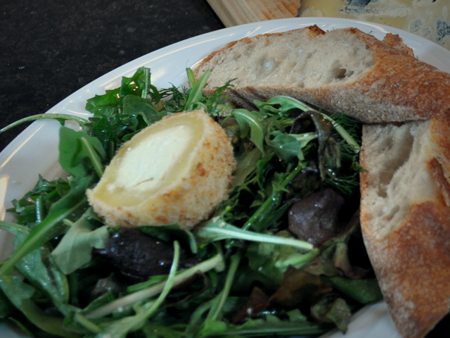 Salade de fromage de chèvre chaud